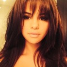El nuevo <em>look</em> de Selena Gomez y otros flequillos retro que llevars este otoo