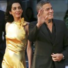 Amal Clooney y John Galliano: el interés detrás de la amistad