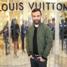 Louis Vuitton expone sus novedades en un lujoso escaparate de París