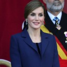 La Reina Letizia triunfa con su vestido azul firmado por Felipe Varela