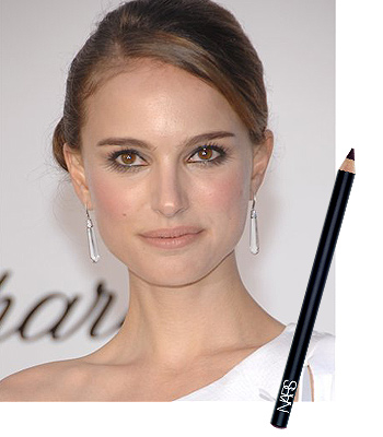 Natalie Portman y eyeliner pencil de NARS