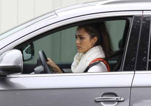 Jessica Alba conduciendo: ejercicio para conductoras
