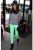 foto Jessica Alba y jeans de colores - TELVA