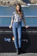 Charlotte Gainsbourg con jeans de cintura alta
