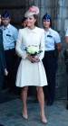 Para el centenario del inicio de la Primera Guerra Mundial, Kate se decant por un vestido pastel de cuello beb firmado por Alexander McQueen