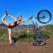 pat bailey yoga con bici