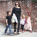 Angelina Jolie con Vivienne, Zahara y Pax