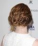 Emma Stone y su trenza de raíz retro lateral