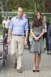 Kate Middleton de visita al centro Harrow College con vestido de estampado gráfico de Tory Burch.