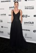 El estilo de Rosie Huntington-Whiteley. En la gala amfAR Inspiration en Los Ángeles, con vestido de Saint Laurent.