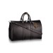 Bolso de viaje con bandolera de Louis Vuitton.