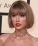 Taylor Swift: acierto con su nuevo carré y labios rojos