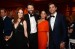 Julianne Moore, Bart Freundlich, Olivia Munn y Aaron Rodgers en la fiesta del gobernador tras los Oscar