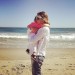 La actriz, Drew Barrymore, en la playa con su hija mayor Olive
