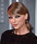 Taylor Swift: eyeliner de gata grueso y dramático