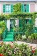 entrada casa monet en tonos verdes y con enredaderas y plantas