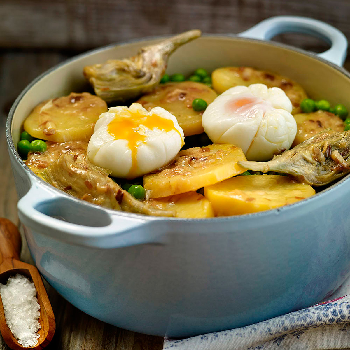 Patatas y verduras con huevos escalfados | Receta en 