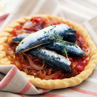 Tartita de hojaldre, sardinas y verduras
