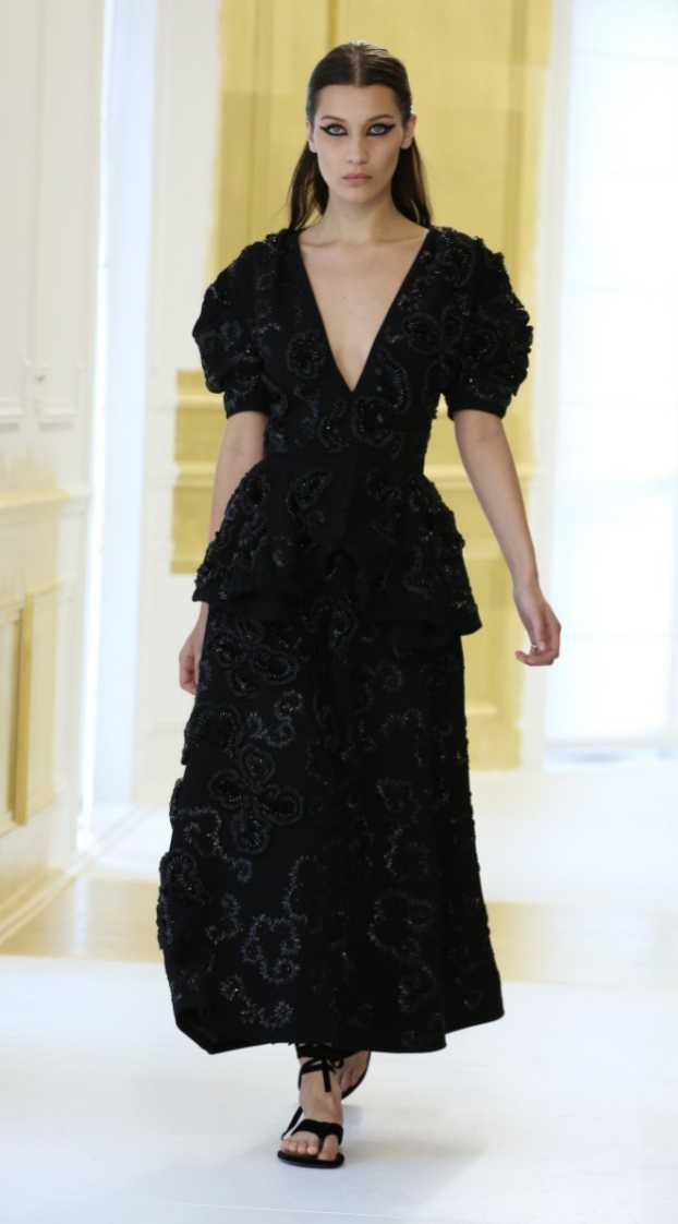 Bella Hadid desfiló para Dior durante la Semana de la Moda de Alta...