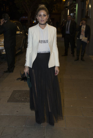 Olivia Palermo luce un rockero estilismo en el que la falda de tul es...