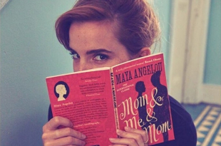 Emma Watson propone <em>Mom & Me & Mom</em> como lectura para este...