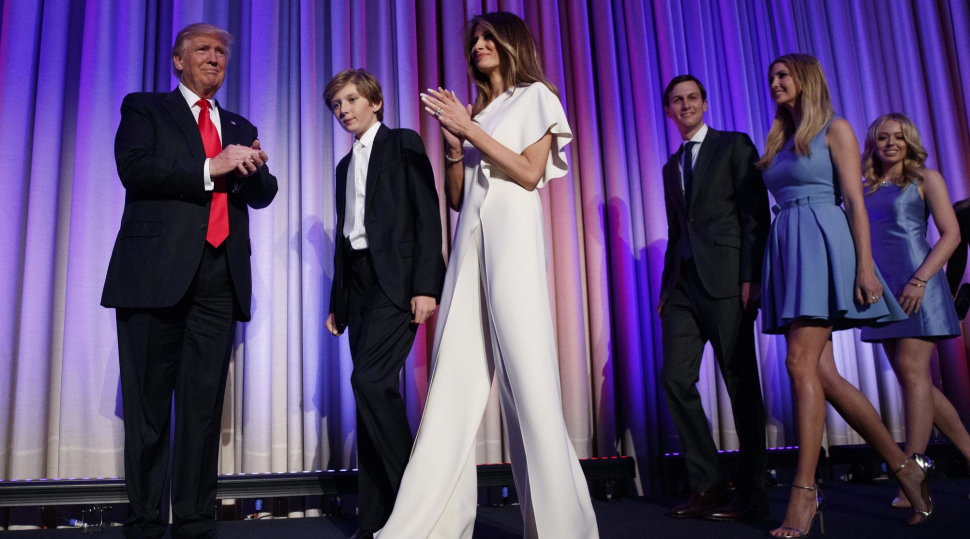 Melania Trump junto a su marido, en su primer discurso como presidente