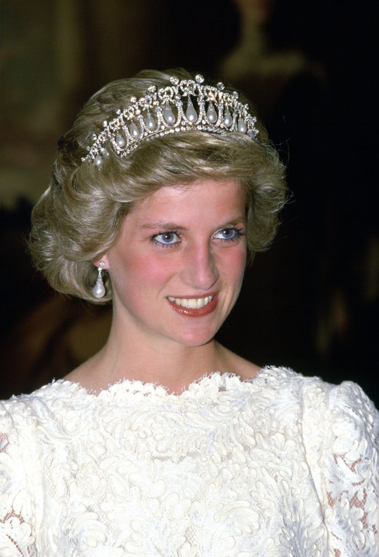 Diana de Gales luciendo  la corona.