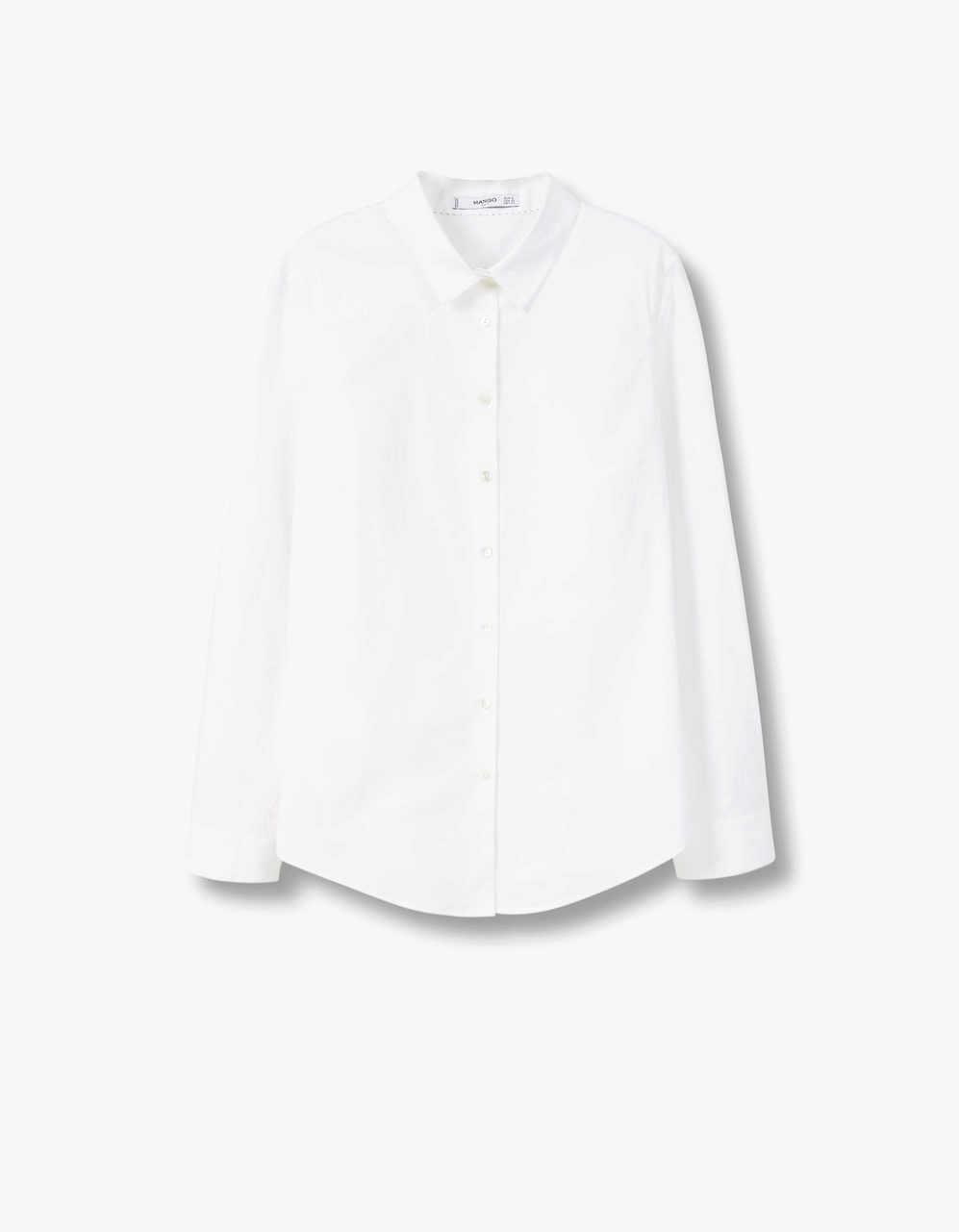 Camisa bsica blanca. De Mango, 19,99 euros.