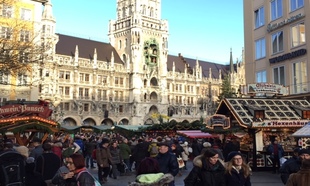 El mercado más importante de Múnich está en Marienplatz, que es la...