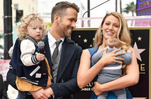 Ryan Reynolds y Blake Lively presentan pblicamente a sus hijas.