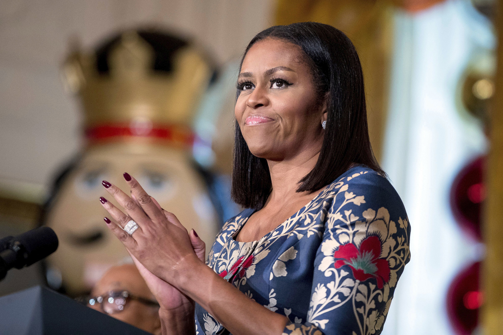Despedimos a Michelle Obama recordando sus mejores peinados