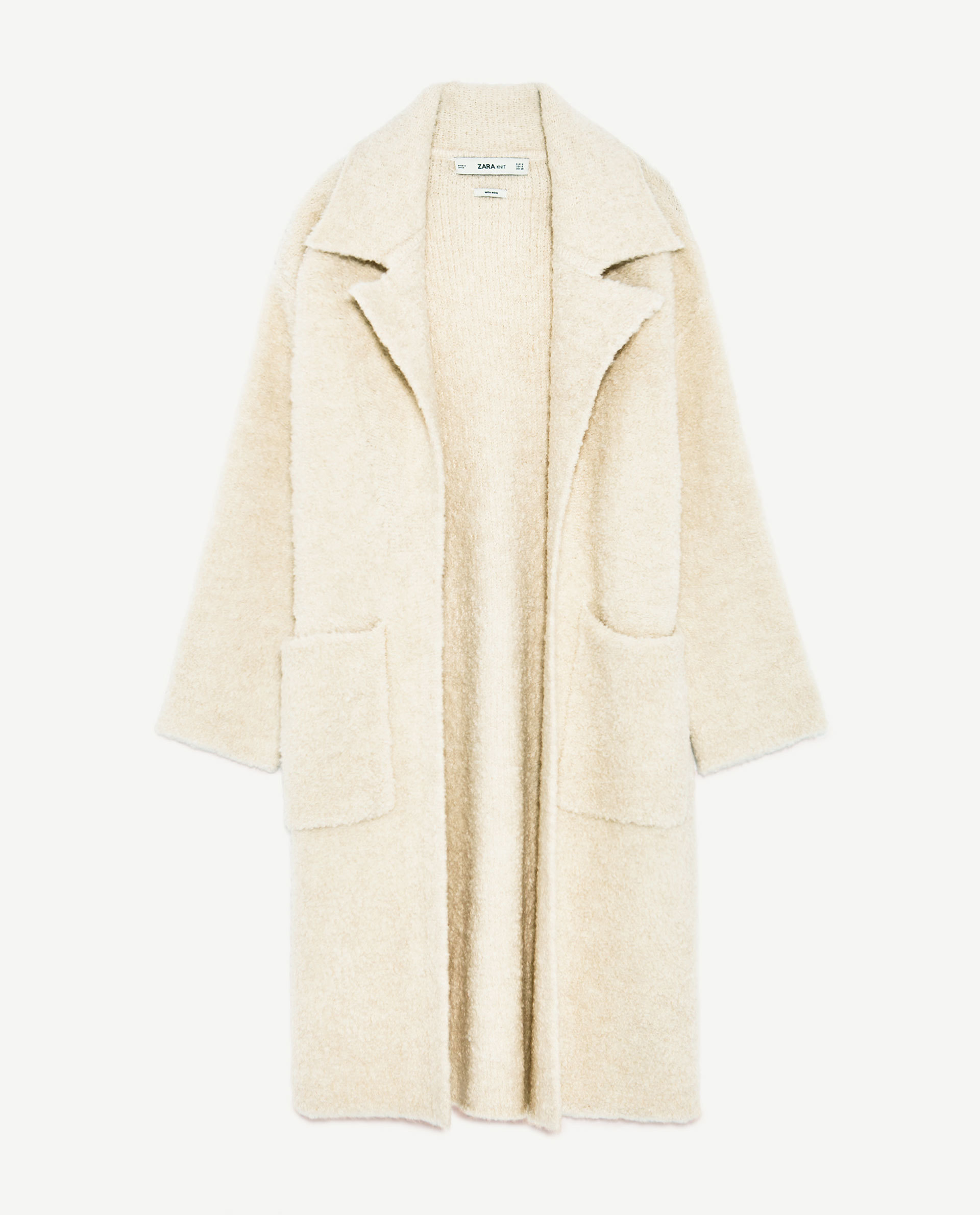 Abrigo soft de punto. De Zara, (59,95 euros).