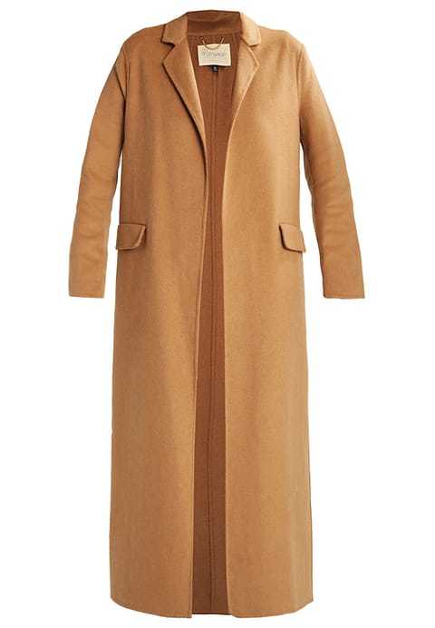 Abrigo largo color camel. De Top Shop vía Zalando (90,95 euros).