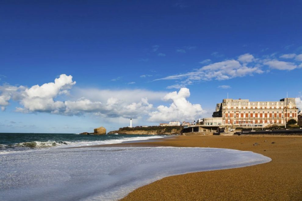 En la Costa Vasca, entre el mar y la montaña, Biarritz se encuentra a...