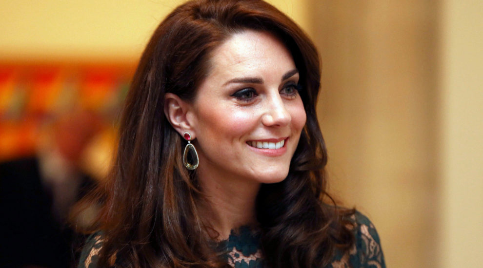 Kate Middleton con un diseño de encaje verde