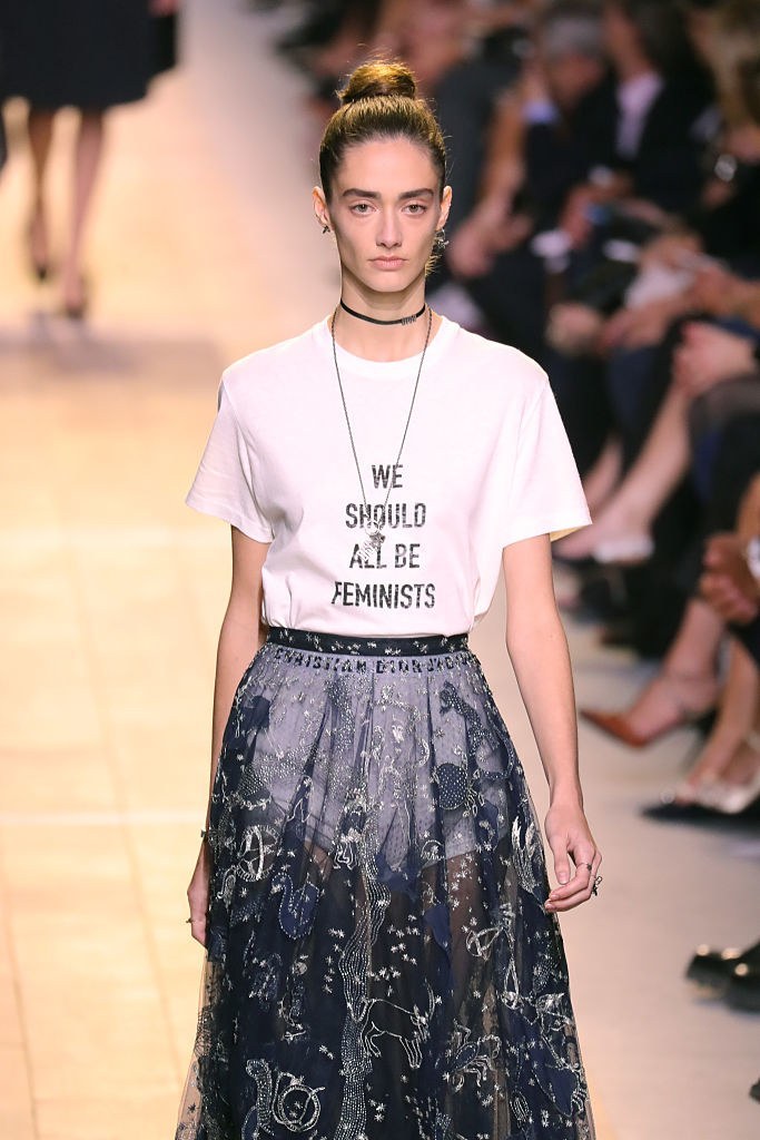 La firma Dior fue la primera en lanzar la tendencia con una camiseta...