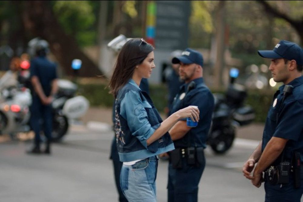 Kendall Jenner en el anuncio de Pepsi