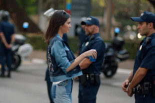Kendall Jenner en el anuncio de Pepsi