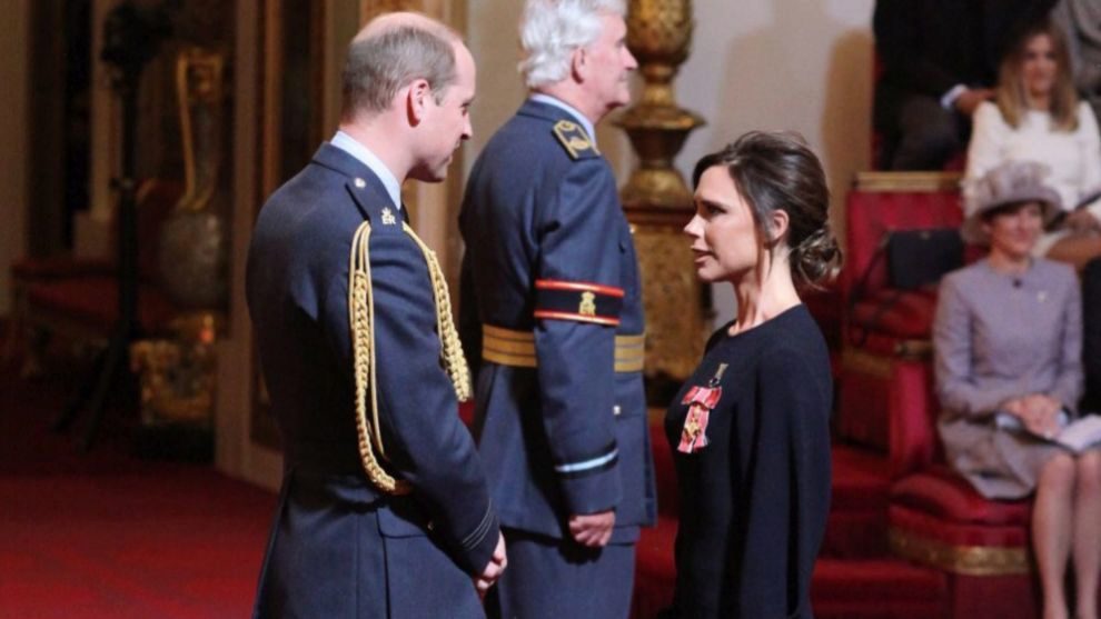 Victoria Beckham recibe la Orden del Imperio Britnico