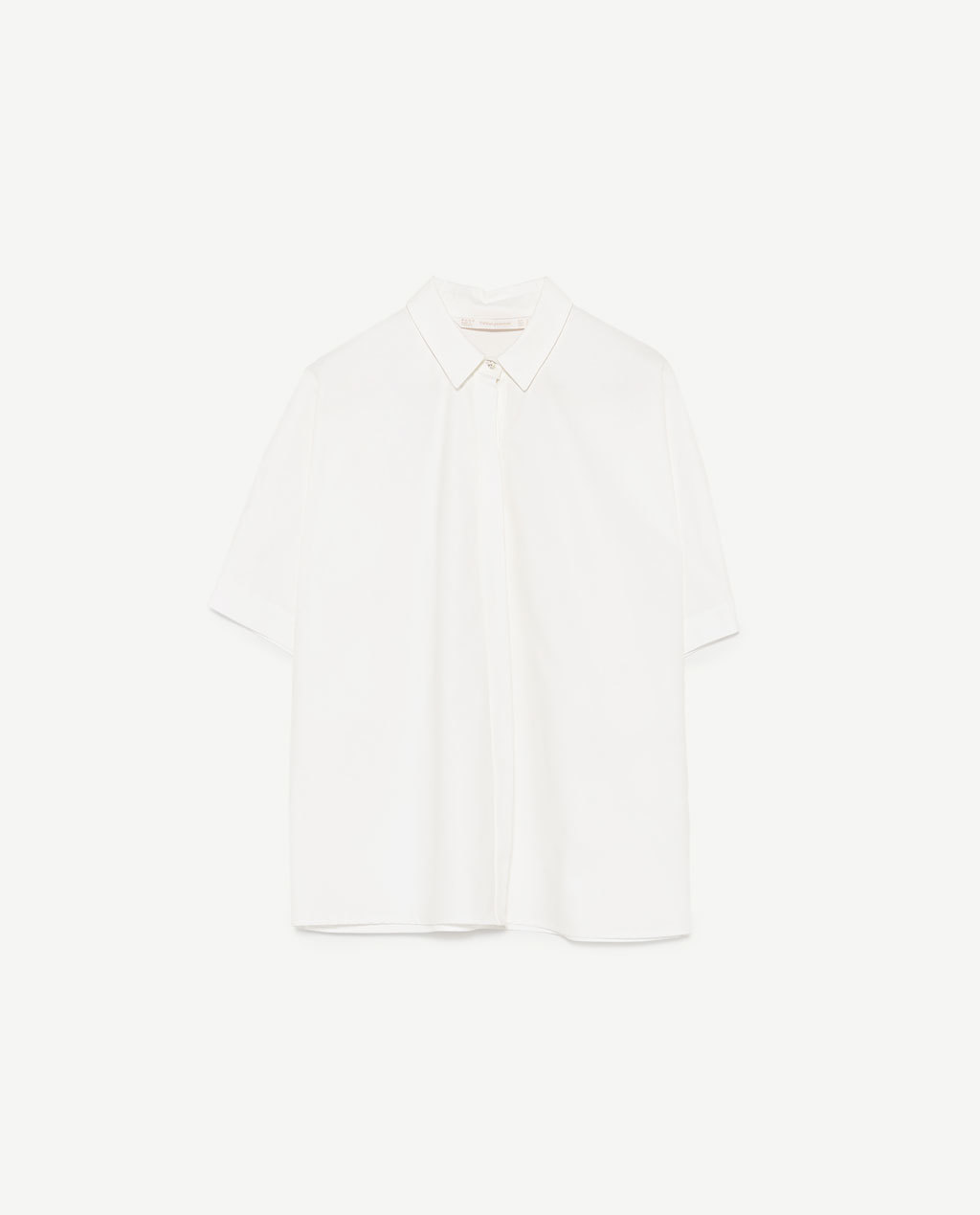 Camisa blanca. De Zara (22,95 euros).
