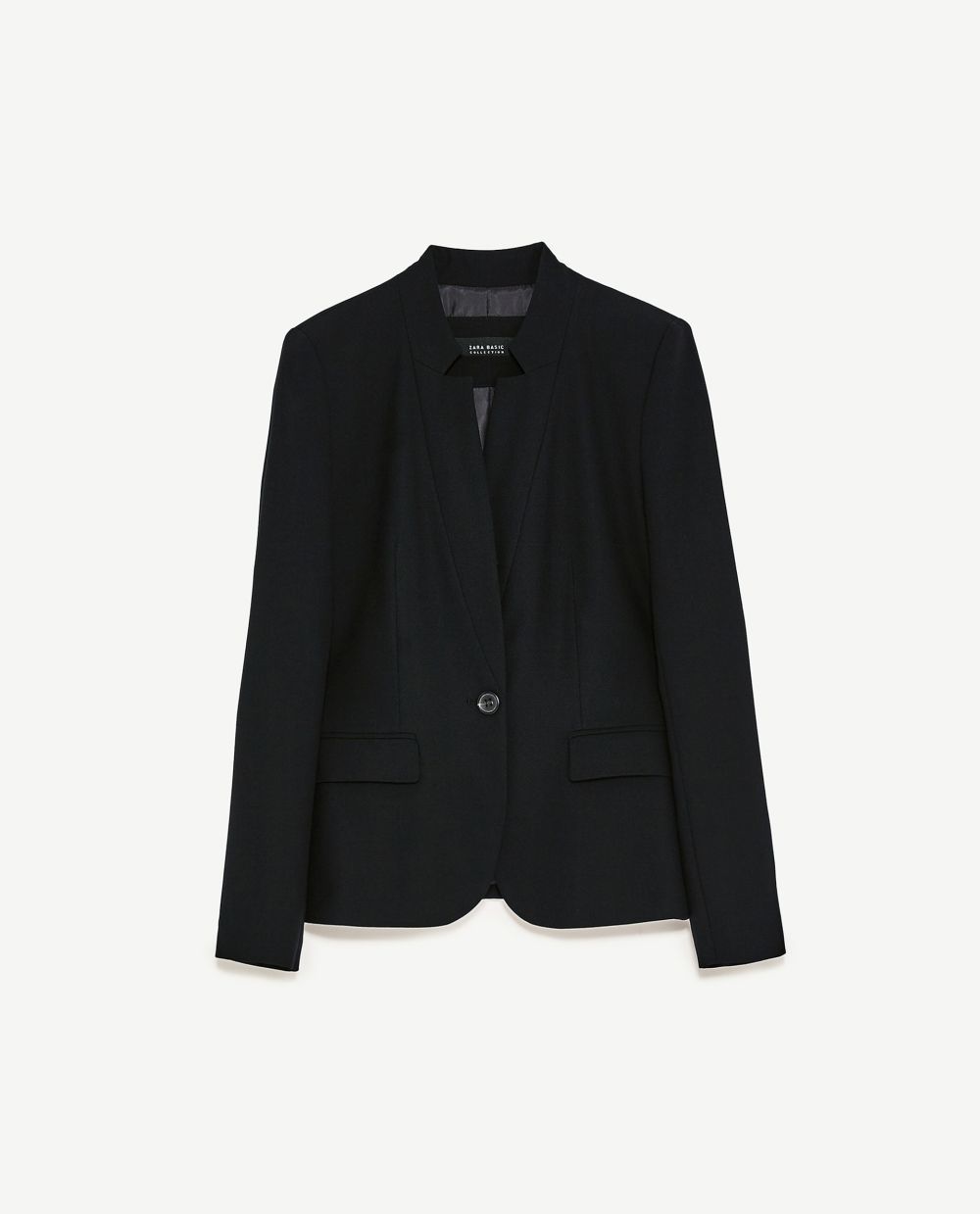 Blazer negra. De Zara (29,95 euros).