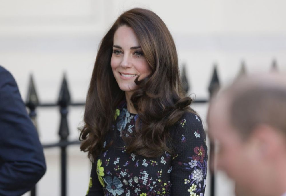 Kate Middleton con su melena larga y castaña oscura a la que ha dicho...