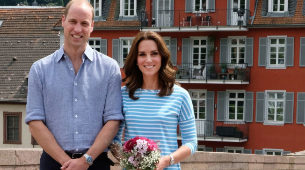 Kate Middleton vistiendo pantalones de Zara
