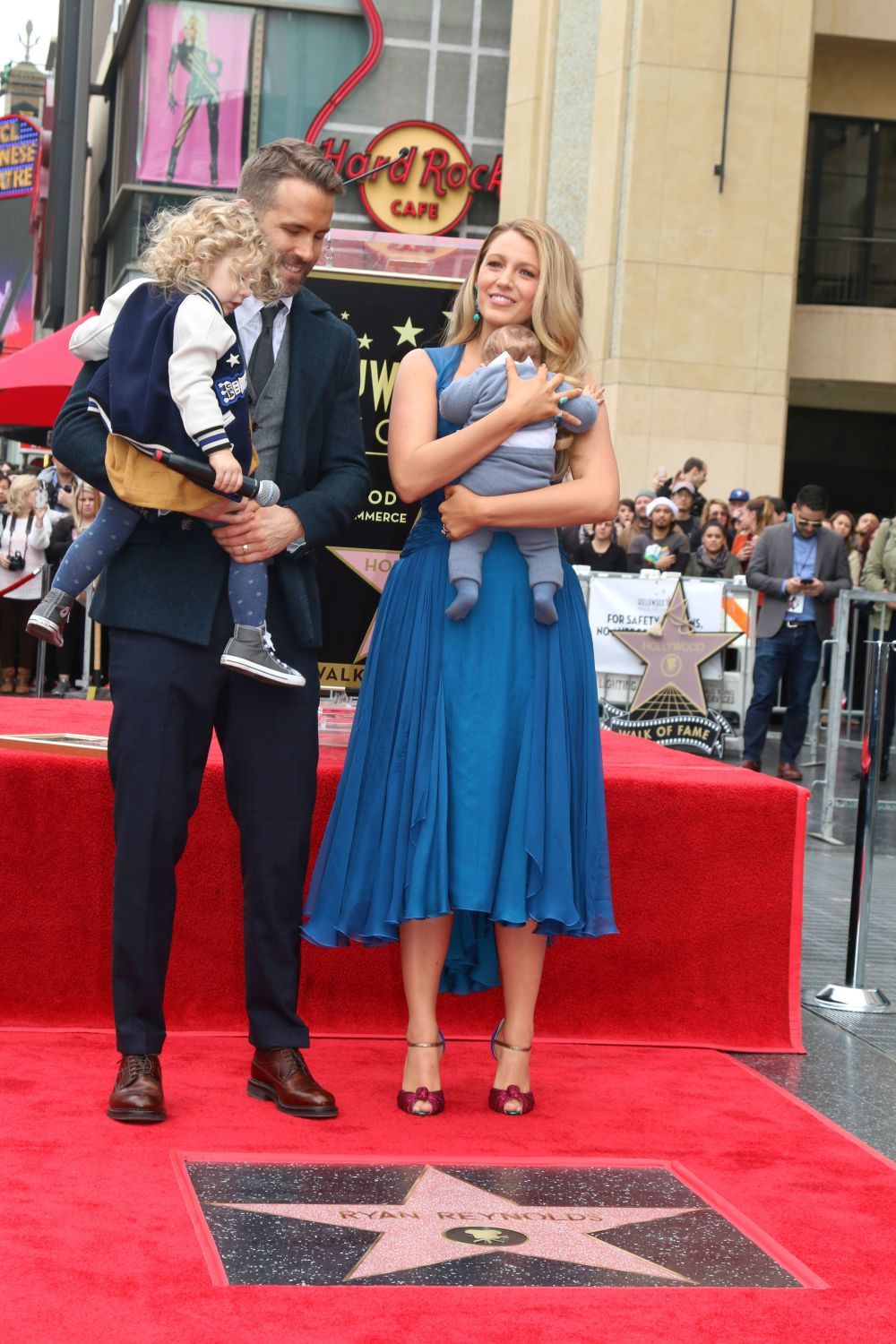Blake Lively y Ryan Reynolds junto a sus hijas
