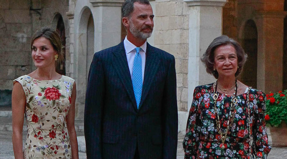 Don Felipe y doa Letizia, junto a la reina emrita doa Sofa, en...