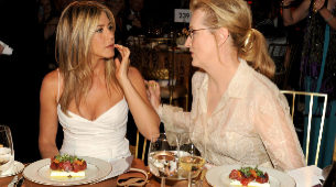 Jennifer Aniston y Meryl Streep disfrutando de platos con atn rojo y...