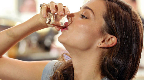 Miranda Kerr es fan del zumo de noni y de los chupitos de vinagre de...