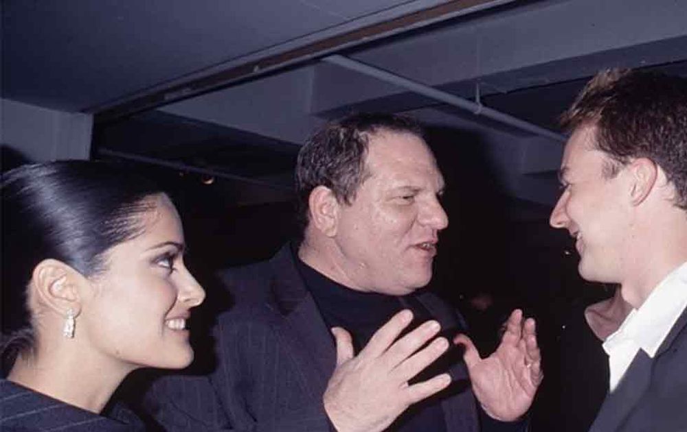 Salma Hayek junto al productor Harvey Weinstein