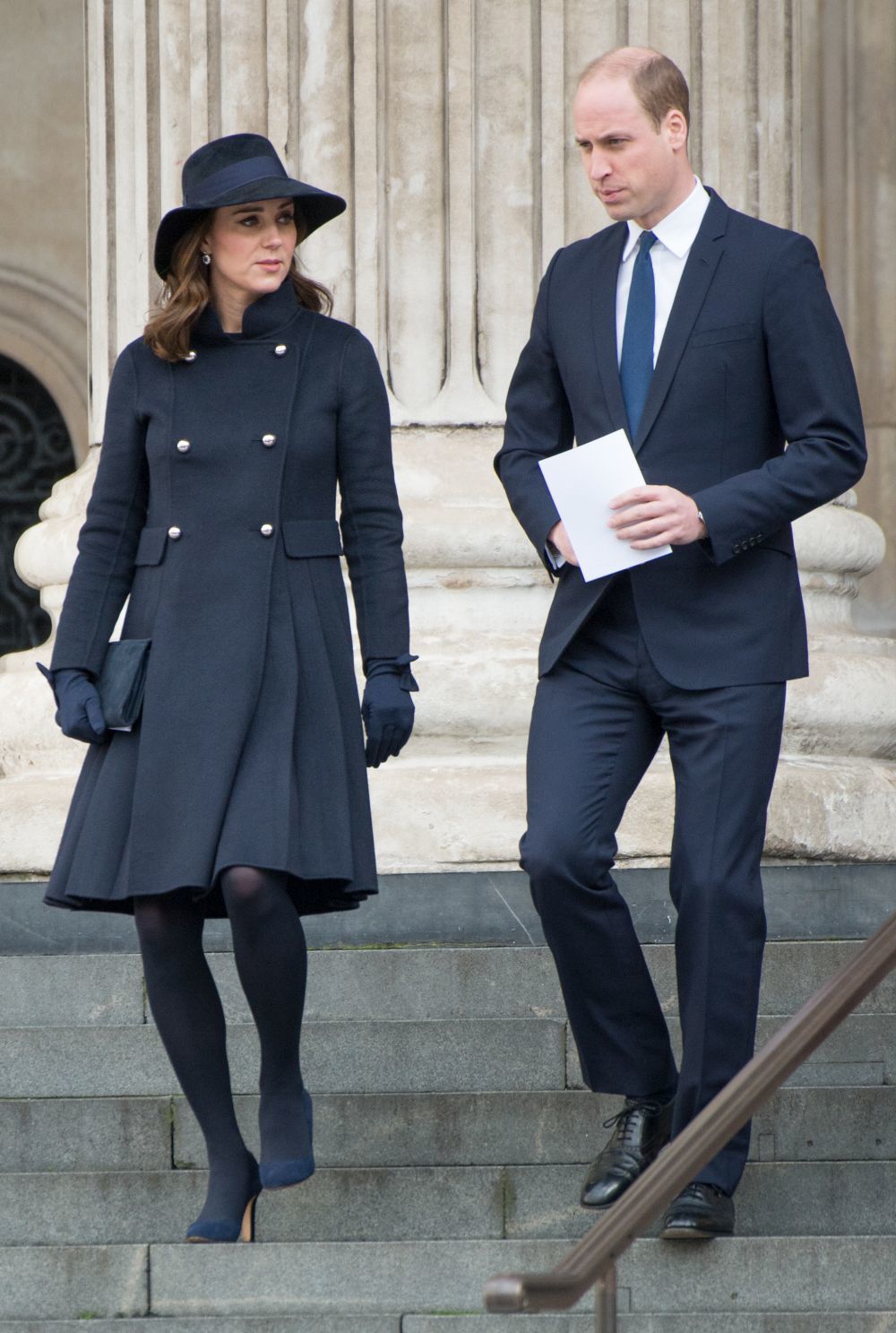 Kate Middleton junto al Prncipe Carlos en servicio religioso...