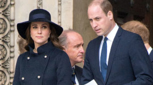 Kate Middleton junto al Prncipe Carlos en servicio religioso...